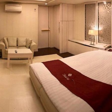 Prime Hotel Fulula プライムホテル フルーラ (Adults Only) Osaka Esterno foto