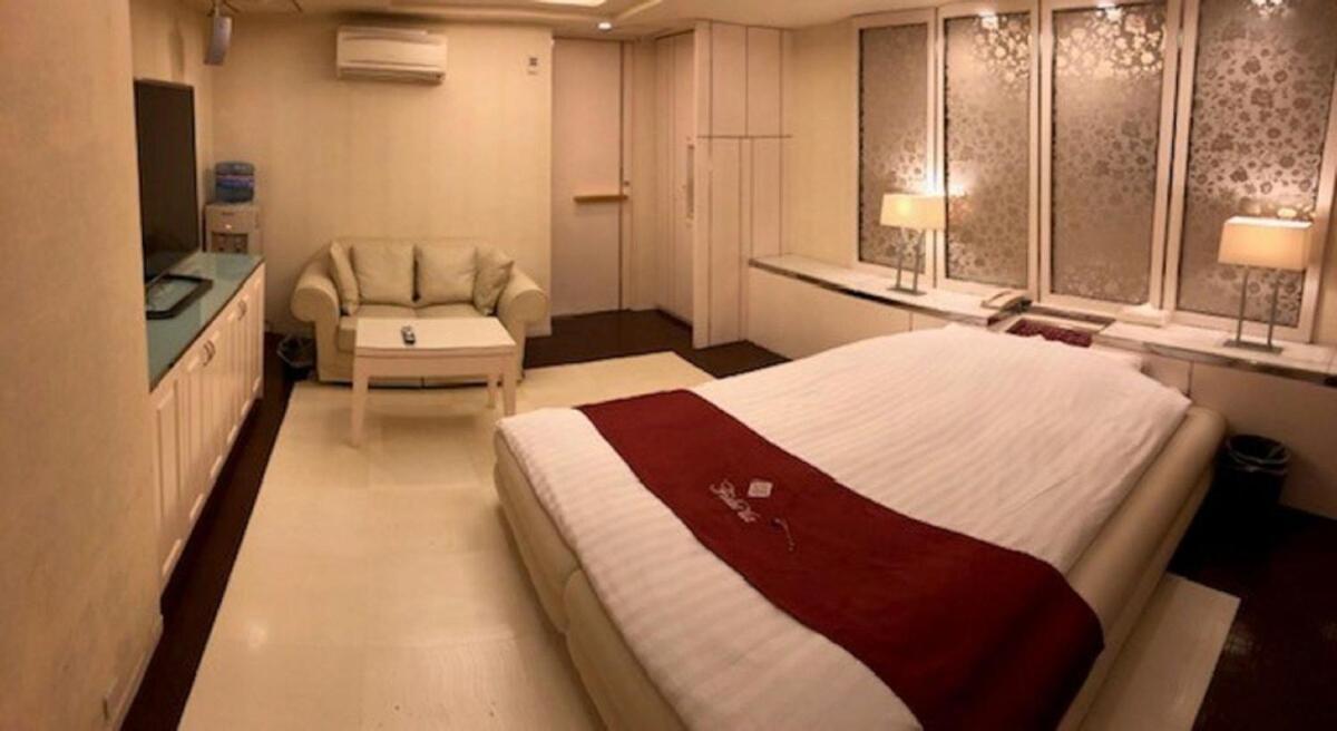 Prime Hotel Fulula プライムホテル フルーラ (Adults Only) Osaka Esterno foto